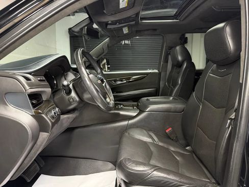 Used 2020 Cadillac Escalade ESV Platinum AWD/4WD image 34