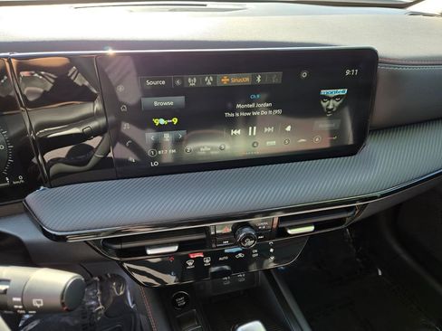 Certified 2025 Nissan Kicks SR FWD image 23