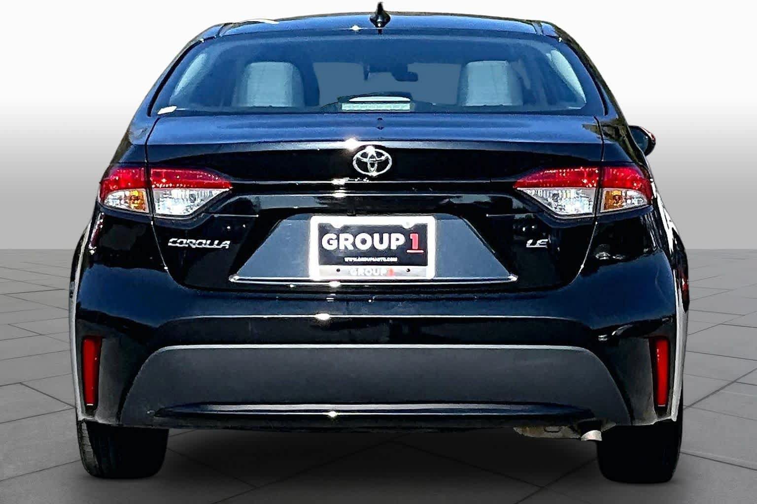 Used 2022 Toyota Corolla LE w/ Carpet Mat Package (TMS) FWD image 5