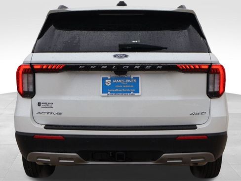 New 2026 Ford Explorer Active w/ Active Comfort Package AWD/4WD image 4
