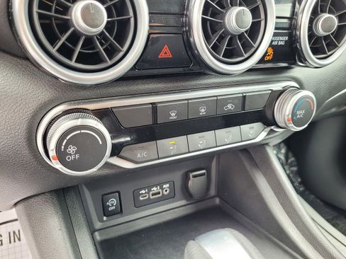 Used 2024 Nissan Sentra SV FWD image 19