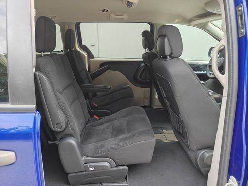 Used 2019 Dodge Grand Caravan SE w/ UConnect Hands-Free Group FWD image 24