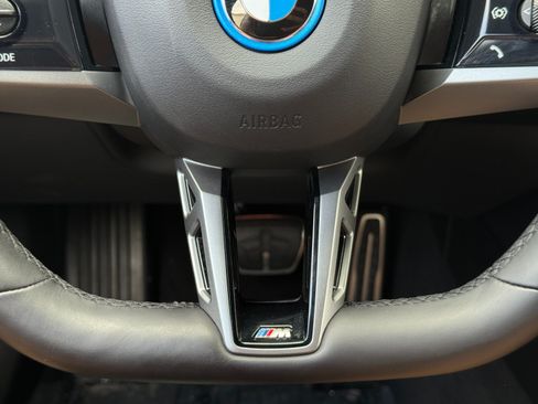 Used 2025 BMW i5 eDrive40i w/ M Sport Package RWD image 25