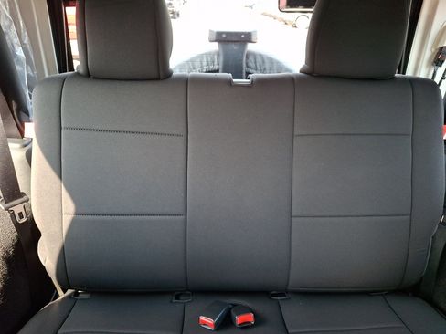 Used 2018 Jeep Wrangler Sport AWD/4WD image 19