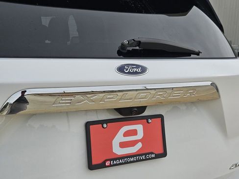 Used 2023 Ford Explorer Limited AWD/4WD image 38