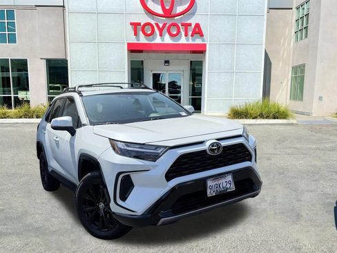 Used 2025 Toyota RAV4 SE w/ Convenience Package AWD/4WD image 2