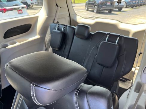 Used 2023 Chrysler Pacifica Touring-L FWD image 53