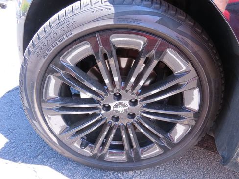 Used 2024 Land Rover Range Rover Long Wheelbase SE AWD/4WD image 15