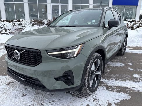 Used 2023 Volvo XC40 B5 Plus w/ Protection Package Premier image 2