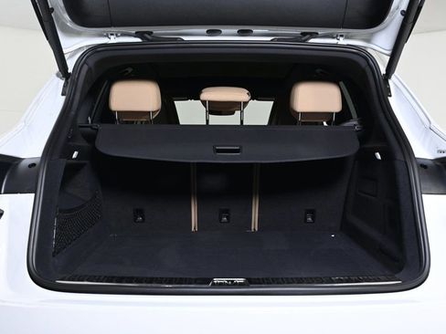 Used 2023 Porsche Cayenne Platinum Edition image 28