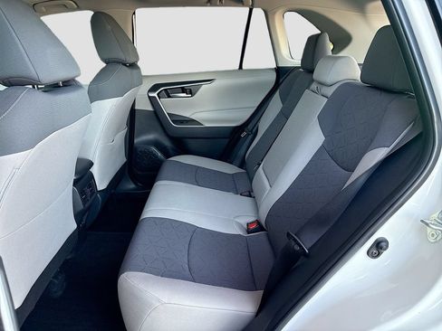 Certified 2025 Toyota RAV4 XLE w/ Convenience Package FWD image 21