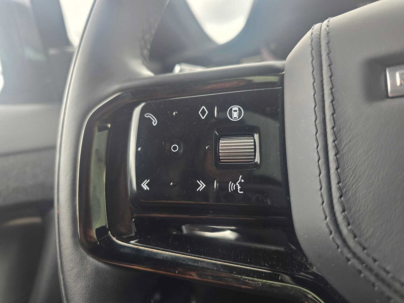 Used 2024 Land Rover Range Rover Sport Dynamic SE AWD/4WD image 32