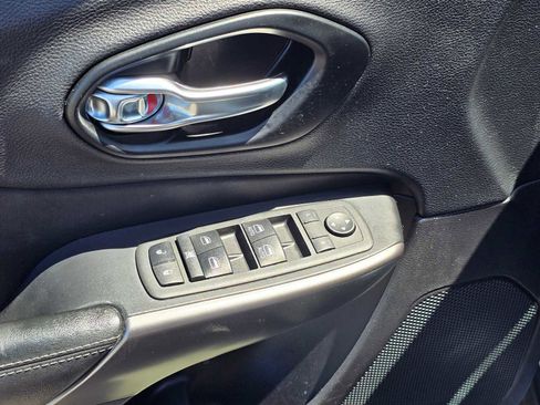 Used 2021 Jeep Cherokee Latitude Lux FWD image 20