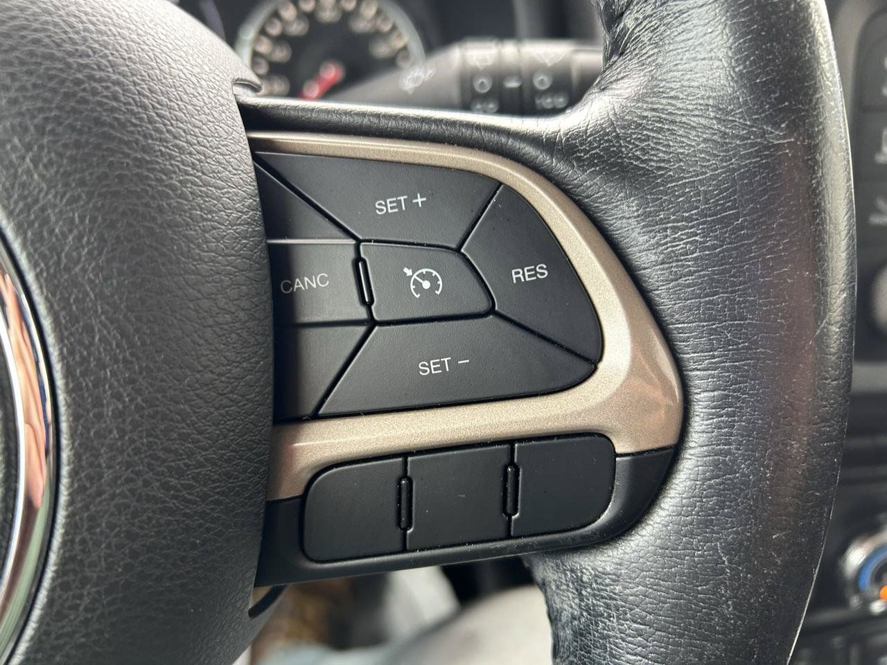 Used 2017 Jeep Renegade Latitude w/ Cold Weather Group AWD/4WD image 19