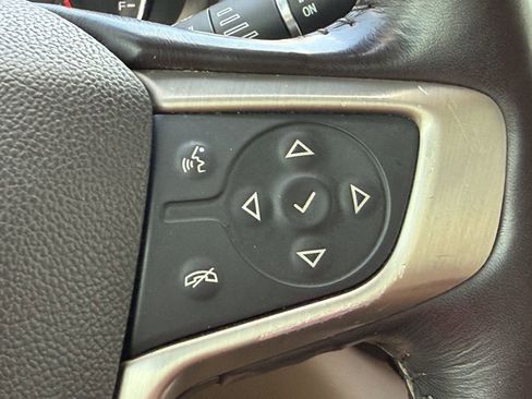 Used 2019 GMC Acadia Denali w/ Technology Package FWD image 33