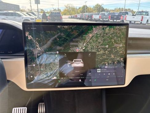 Used 2022 Tesla Model X Plaid image 13