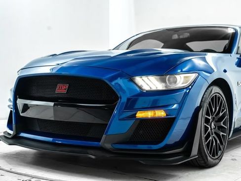 Used 2017 Ford Mustang GT w/ GT Performance Package RWD image 9