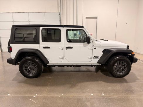 Used 2025 Jeep Wrangler Sport S image 4