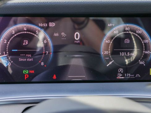 New 2025 Volkswagen Tiguan SE image 25