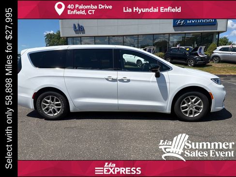 Used 2025 Chrysler Pacifica Select FWD image 2