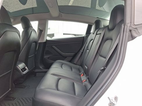 Used 2019 Tesla Model 3 Performance image 10