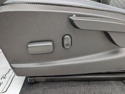 Used 2020 Chevrolet Colorado Z71 image 11