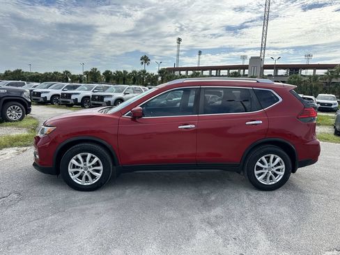 Used 2017 Nissan Rogue SV w/ SV Premium Package FWD image 8