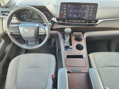 Used 2022 Toyota Sienna LE image 26