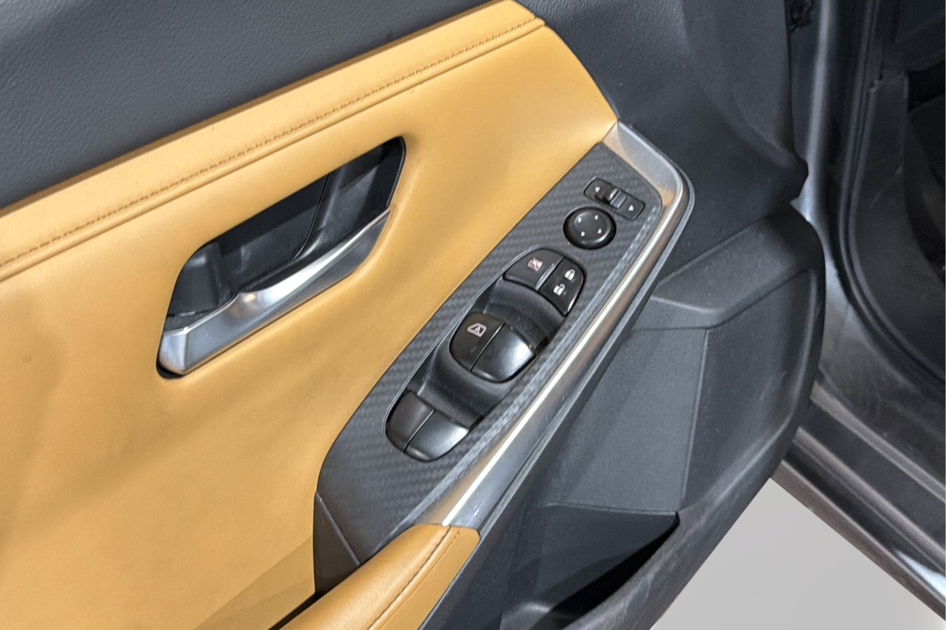 Used 2020 Nissan Sentra SV w/ SV Premium Package FWD image 19