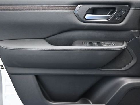 New 2025 Nissan Armada SL w/ Captain's Chari Seat Package image 26