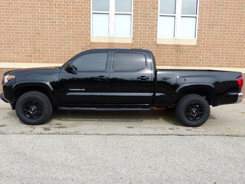 Used 2022 Toyota Tacoma SR5 AWD/4WD image 7