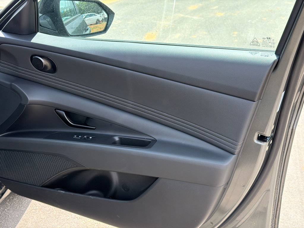 Certified 2025 Hyundai Elantra Sport FWD image 14
