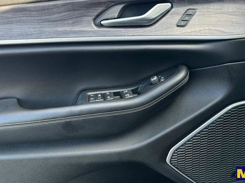 Used 2024 Jeep Grand Cherokee Limited 4xe image 11