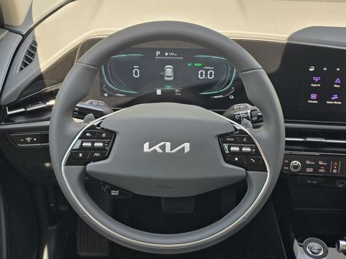New 2026 Kia Niro EX FWD image 7