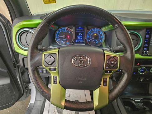 Used 2020 Toyota Tacoma TRD Off-Road image 16