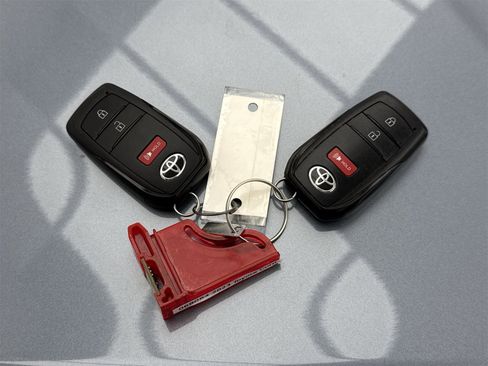 Used 2023 Toyota Corolla Cross LE image 47