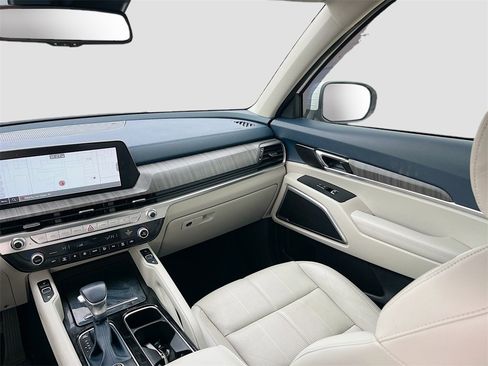Used 2023 Kia Telluride EX w/ EX Captain's Chair Package image 25