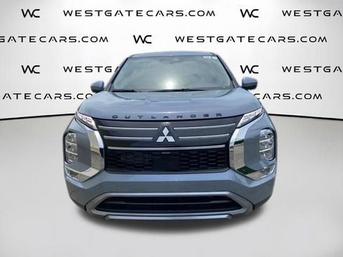 New 2026 Mitsubishi Outlander LE FWD image 2