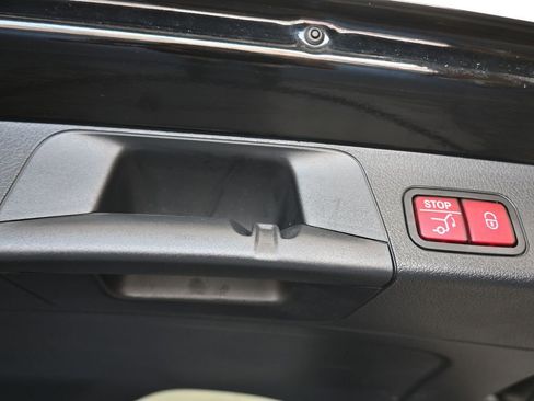 Used 2021 Mercedes-Benz GLB 250 4MATIC w/ Premium Package image 50