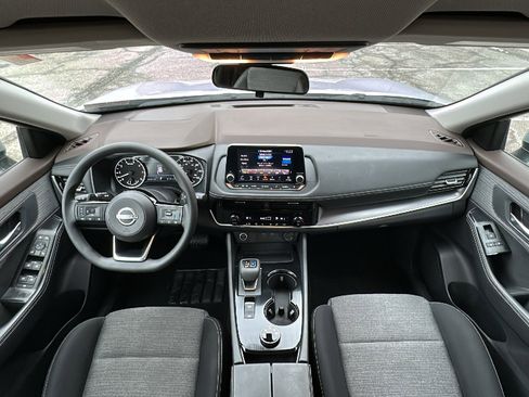 Certified 2022 Nissan Rogue SV image 25