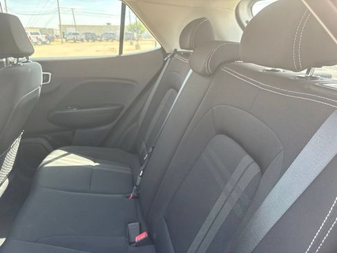 Used 2025 Hyundai Venue SEL FWD image 10