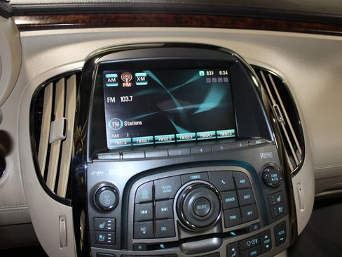 Used 2010 Buick LaCrosse CXL w/ Luxury Package FWD image 14