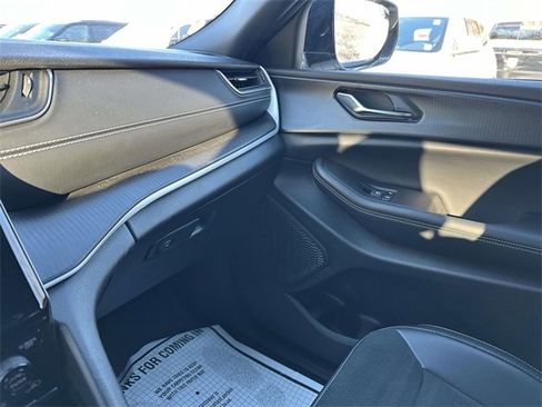 Certified 2024 Jeep Grand Cherokee L Altitude image 36