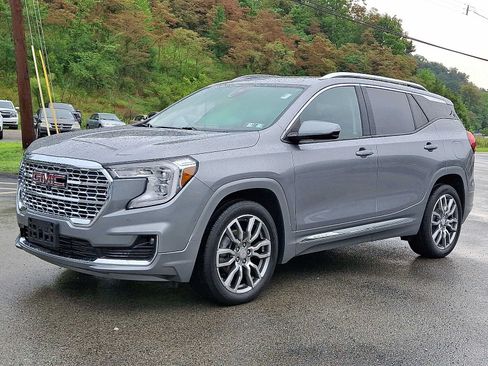 Used 2023 GMC Terrain Denali w/ Denali Premium Package AWD/4WD image 3