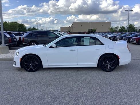 Used 2022 Chrysler 300 S RWD image 2