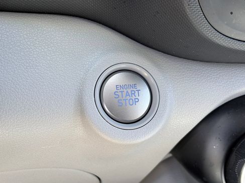 Used 2025 Hyundai Venue SEL FWD image 19