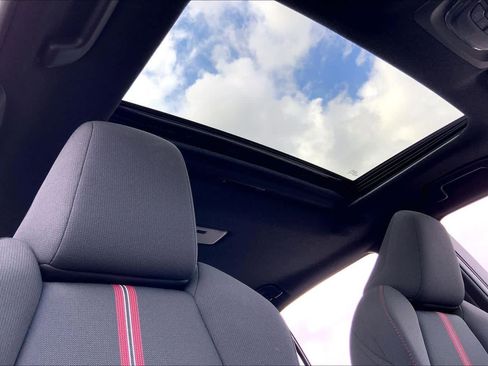 Used 2025 Toyota Corolla SE w/ SE Premium Package image 14