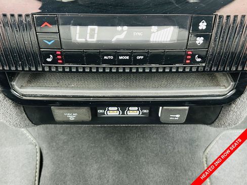 Used 2023 Jeep Wagoneer L Series III w/ Premium Group I AWD/4WD image 9
