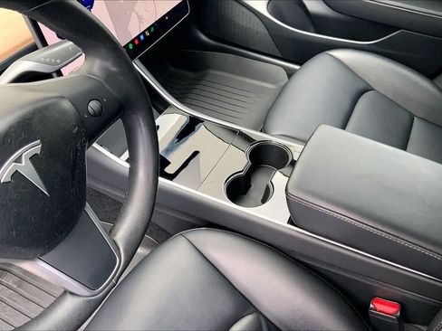 Used 2020 Tesla Model 3 Standard Range Plus RWD image 16