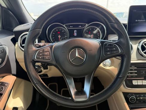 Used 2020 Mercedes-Benz GLA 250 w/ Premium Package image 12